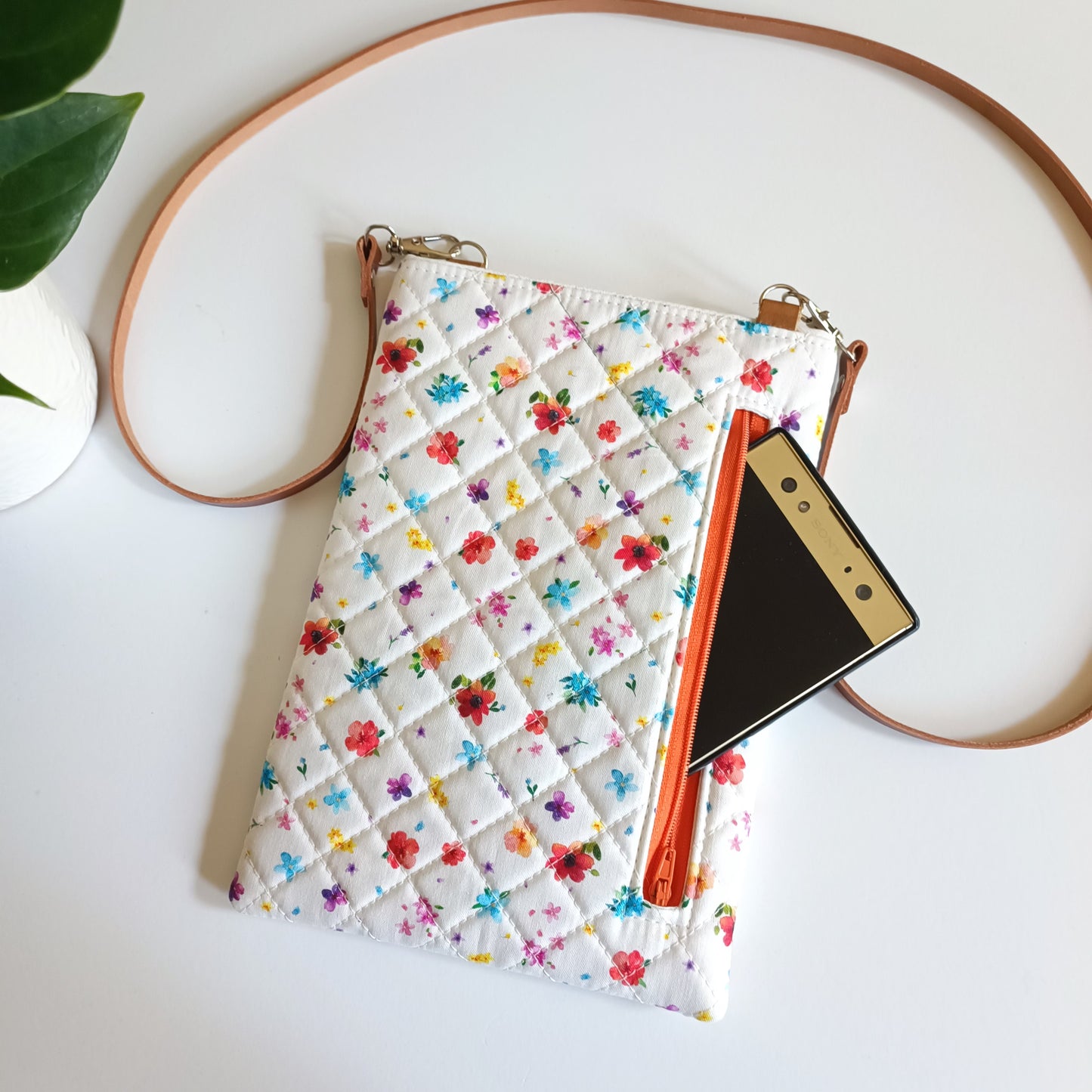 Quilted Travel Bag (White, Colorful Flower)