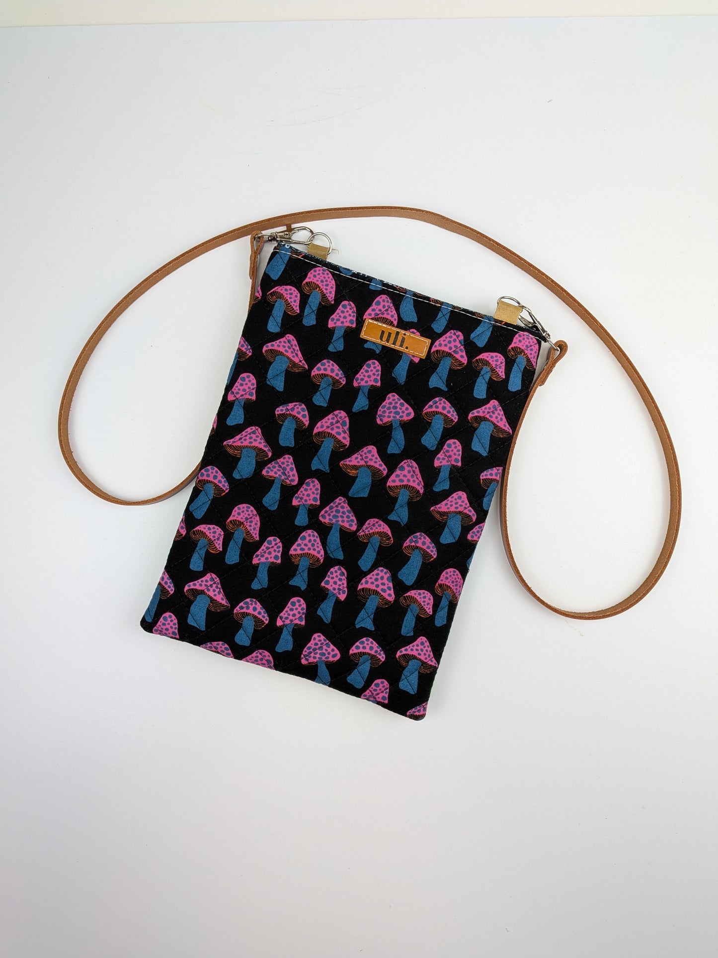 Quilted Travel Bag (Black, Mushroom)